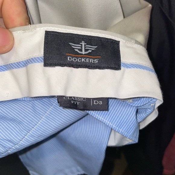 Dockers classic fit D3 khakis. Waist 33 length 30 - Picture 6 of 6
